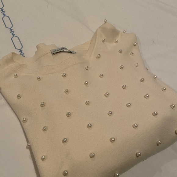 Zara Sweaters - Zara pearl sweater